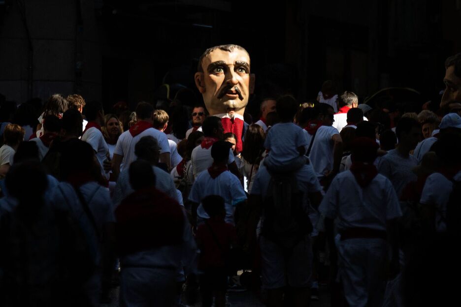 Concejal ya entre el gentío. Concejal ya entre el gentío.