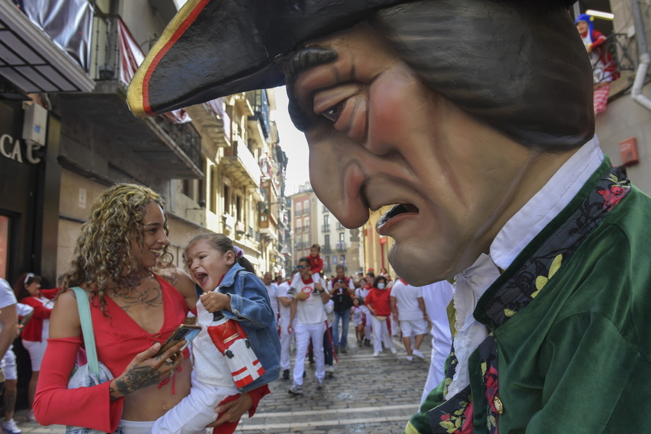 Caravinagre, haciendo amigas. Caravinagre, haciendo amigas.