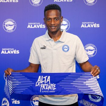 Anderson Arroyo ha sido presentado hoy al mediodía como nuevo jugador albiazul.
