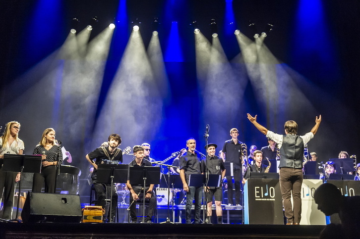 Euskadiko Ikasleen Jazz Orkestra ha inaugurado el Jazzaldia de Gasteiz.