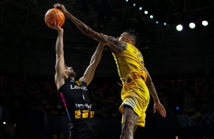 Kyser tapona a un rival durante la Final Four de la Champions League.