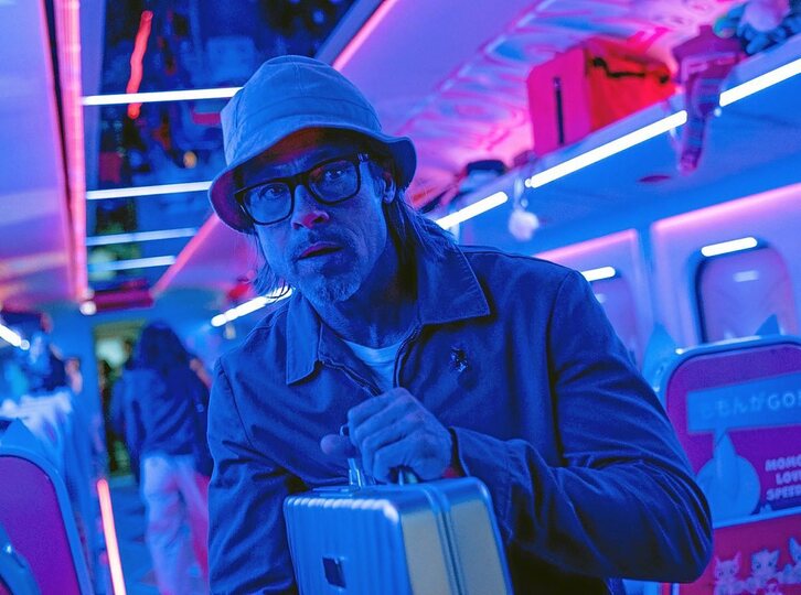 A sus 58 años Brad Pitt parece haber encontrado en el cine de humor una terapia para sus problemas personales, y ahora se divierte protagonizando esta trepidante comedia de acción.