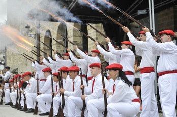 Antzuolako jai egitarauan ez da faltako uztaileko hirugarren larunbatean ohikoa den alardea.