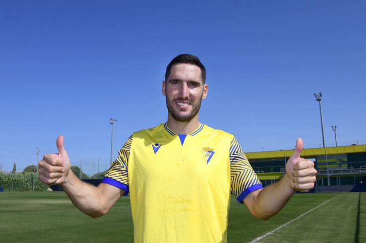 Joseba Zaldua, con la camiseta del Cádiz, ha sido de los últimos en salir esta semana.