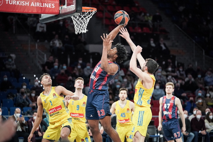 Steven Enoch en un partido de Euroliga ante Alba Berlin en el Buesa. 