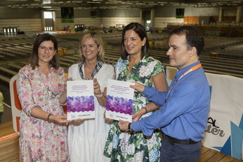 Izaskun Landaida, Emakundeko buru; Amaia del Campo, Barakaldoko alkatea (orain Karmengo jaietan daude); Beatriz Artolazabal sailburua eta Sabino Vicente, Euskal Encounterreko antolatzailea.