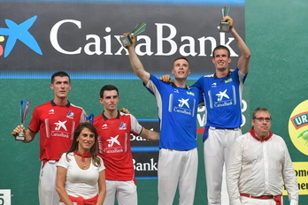 Artola eta Mariezkurrena, pozik, garaipen handi bat eskuratu ostean.