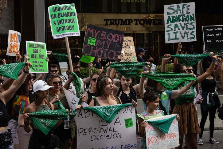 Protesta ante la polémica decisión del Supremo sobre el aborto.