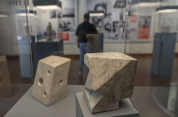 Piezas expuestas en la exposición «Oteiza Argentinan» de D'Museoa.