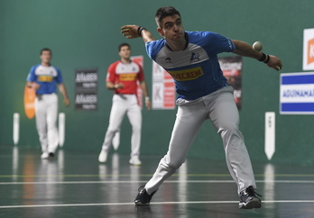 Iker Irribarriak partida borobila jokatu du Balmasedan.