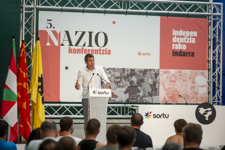 Arkaitz Rodriguez Sortuko idazkari nagusia, Nazio Batzarreko hitzaldian, Lakuntzan.