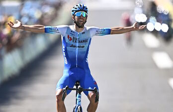 Michael Matthews ha tenido tiempo para celebrar una victoria muy especial.