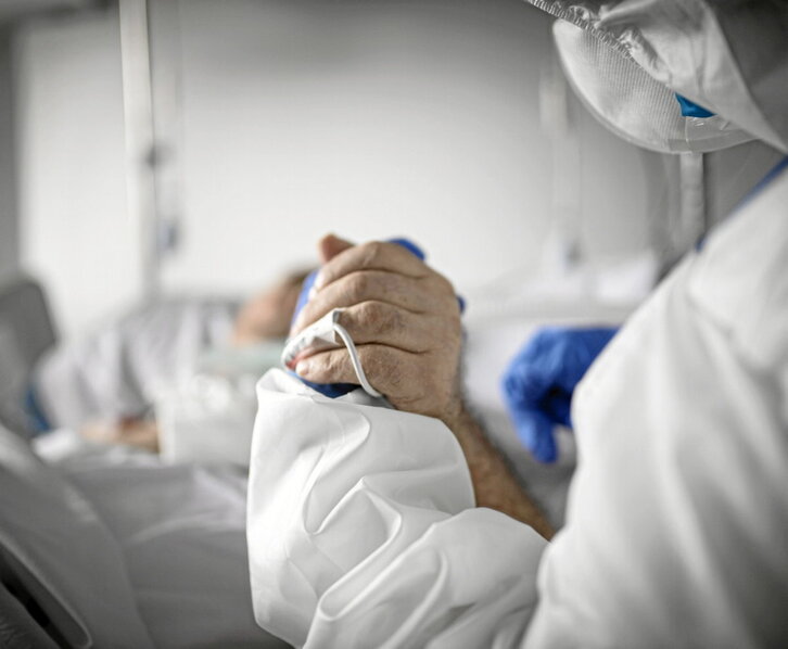 Ante el envejecimiento poblacional, el CES pide que se garantice la atención sanitaria.