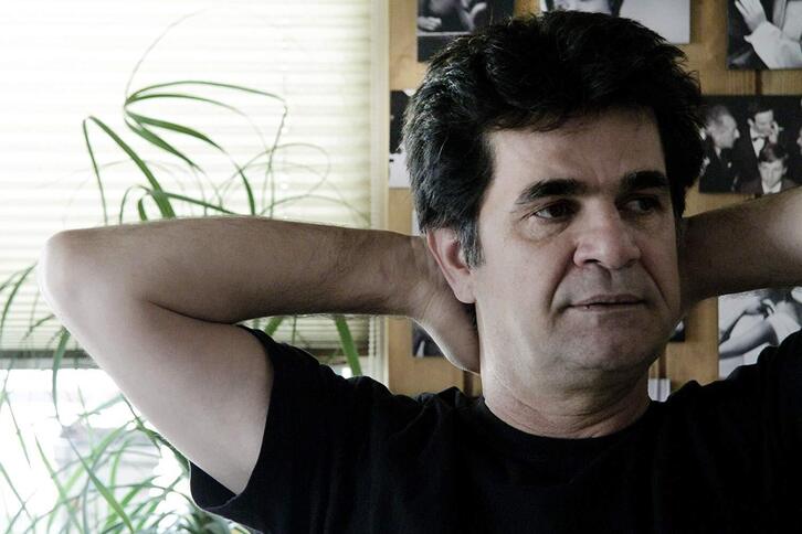 Jafar Panahi se autofilmó en su arresto domiciliario en 'Esto no es una película'.
