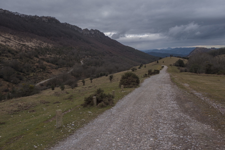 Una pista en el camino de las cabañas de Enirio.