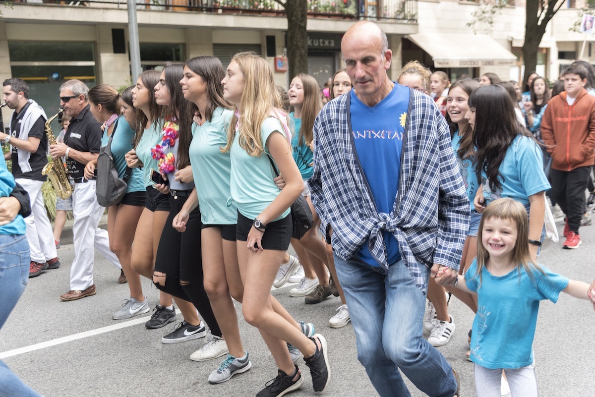Bi urteko etenaldiaren ondoren, txarangaren atzetik salto egiteko aukera izango dute aurten villabonatarrek. (Andoni CANELLADA | FOKU)