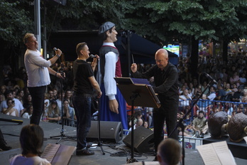 Fermin Muguruza eta Jon Maia, Errenteriako txistularien kontzertuan. 