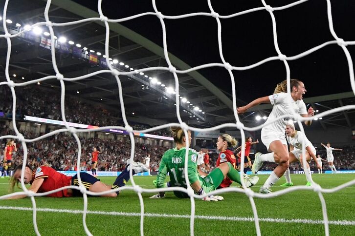 Toone celebra el gol del empate que ha forzado la prórroga. 
