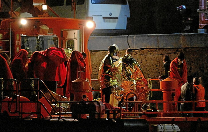 Rescate de migrantes, el pasado 2 de febrero en el Puerto de Gran Tarajal en Fuerteventura.