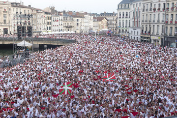 Les Fêtes de Bayonne réunissent chaque année environ un million de personnes.