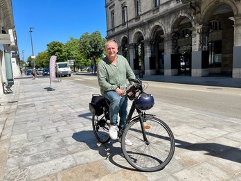 Arnaud Saubiette est pianiste et chanteur.