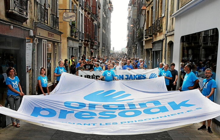 Jakes Esnal eta Ion Kepa eta Unai Paroten askatasuna aldarrikatzeko ekainaren 11n Baionan eginiko martxa.