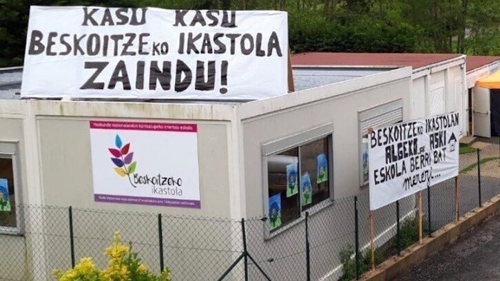 Ikaslegoaren emendatzeari erantzuteko aurrefabrikatuak behar izan dituzte baliatu Beskoitzeko ikastolan.