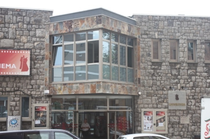 Vista del exterior de la Casa de Cultura de Basauri.