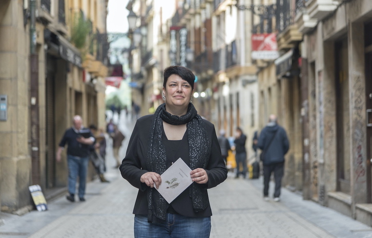 Castillo Suarez «Iraupena» poema liburua aurkeztu zuenean.