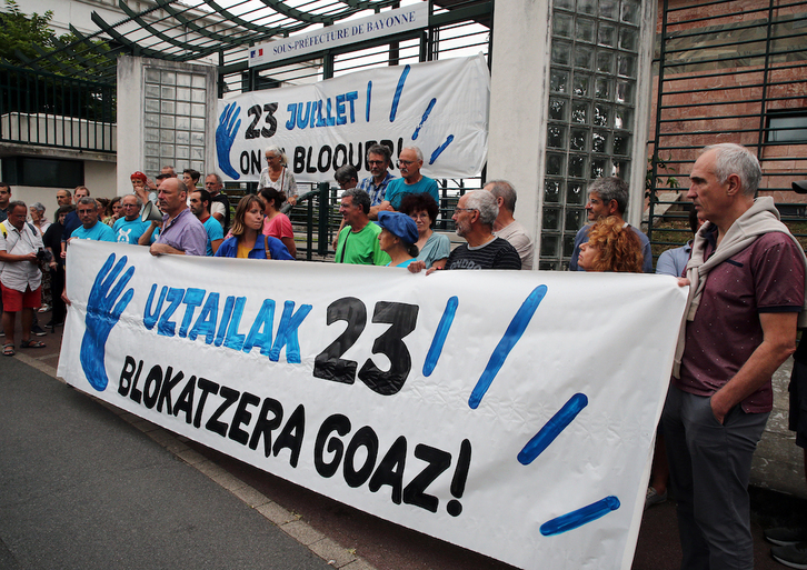 Los «artesanos» han ratificado esta tarde ante la Subprefectura que mantienen el bloqueo y han llamado a no caer en provocaciones.