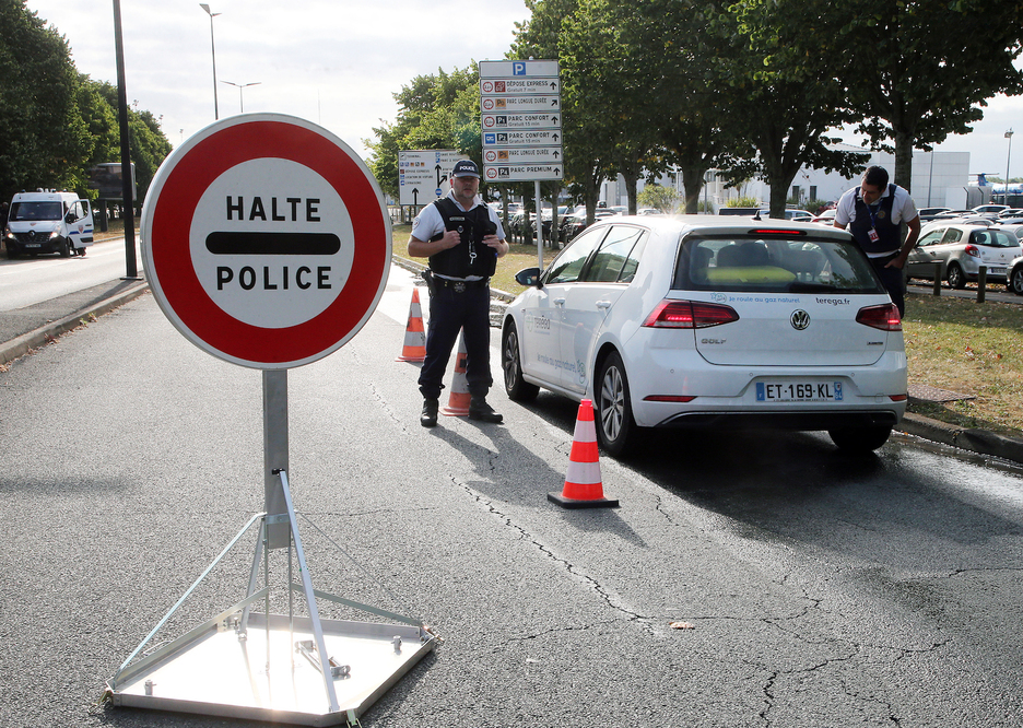 Biarrizko aireportuaren sarreretan kontrolak ezarri ditu frantses poliziak. 