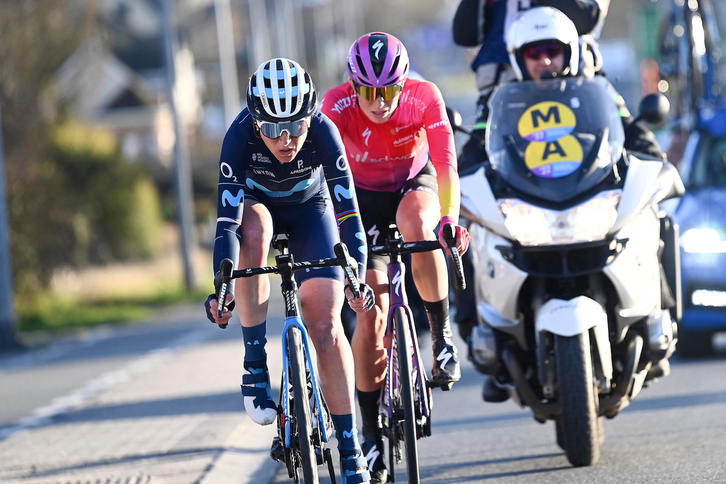 Annemiek van Vleuten y Demi Vollering, en uno de sus duelos en la Omloop.