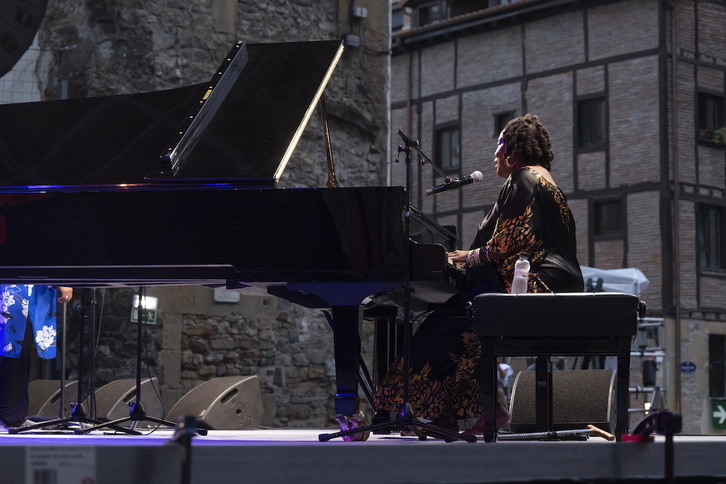 Amina Claudine Myers, en la plaza de la Trinidad.