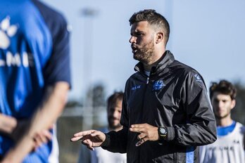 Bittor Llopis llega de la estructura de formación del Deportivo Alavés.