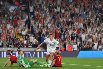 Ella Toone celebra uno de los dos goles a España que dieron a Inglaterra el pase a semifinales.