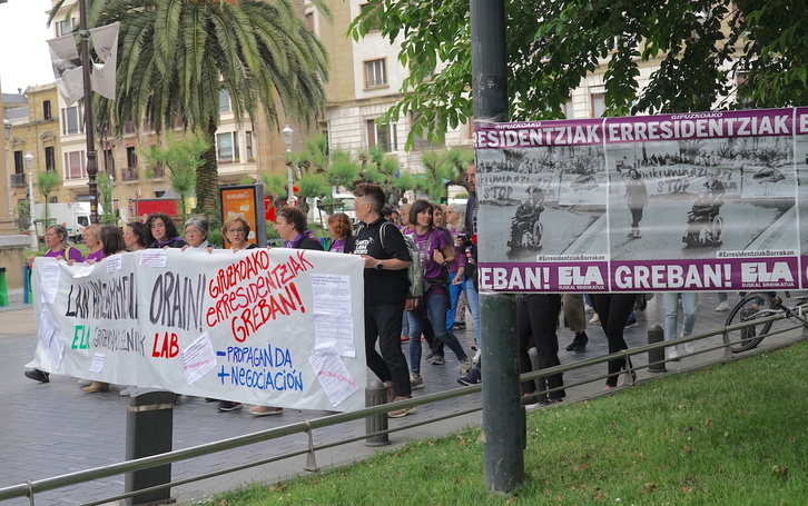 Movilización convocada por ELA y LAB el pasado mes de febrero por la dignificación de las condiciones laborales en las residencias de Gipuzkoa.