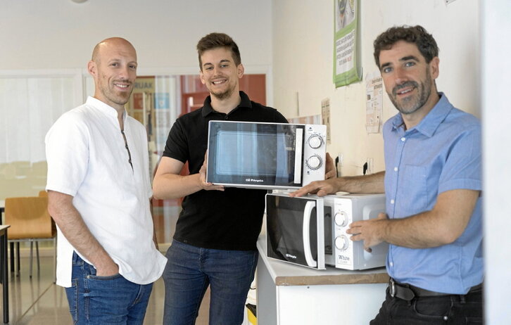 Erlantz Lizundia, Carlos Alejandre eta Ortzi Akizu-Gardoki, UPVEHUko ikerlariak.