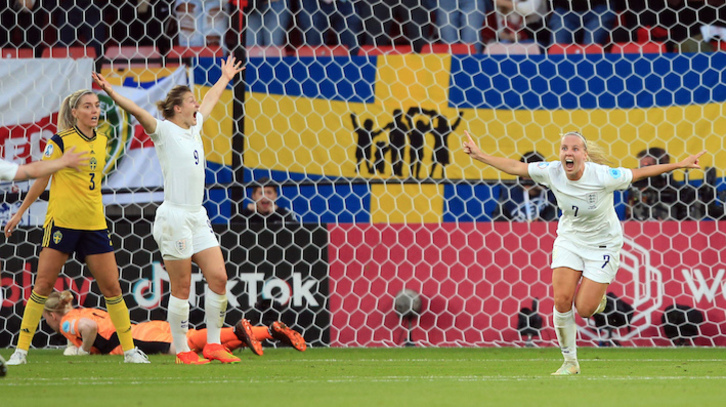 Beth Mead ha adelantado a Inglaterra con su sexto gol del torneo e iguala el récord de Inka Grings.