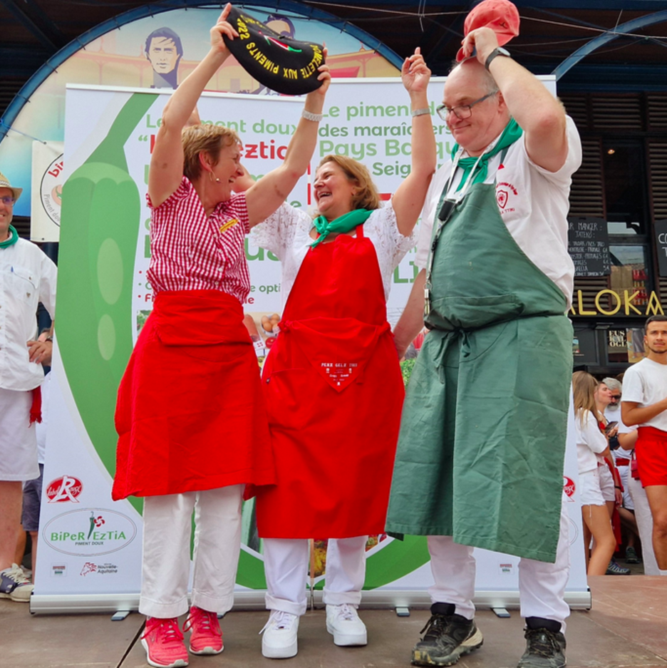 Le concours d’omelette aux piments doux a été remporté par la peña Gela Ttiki.