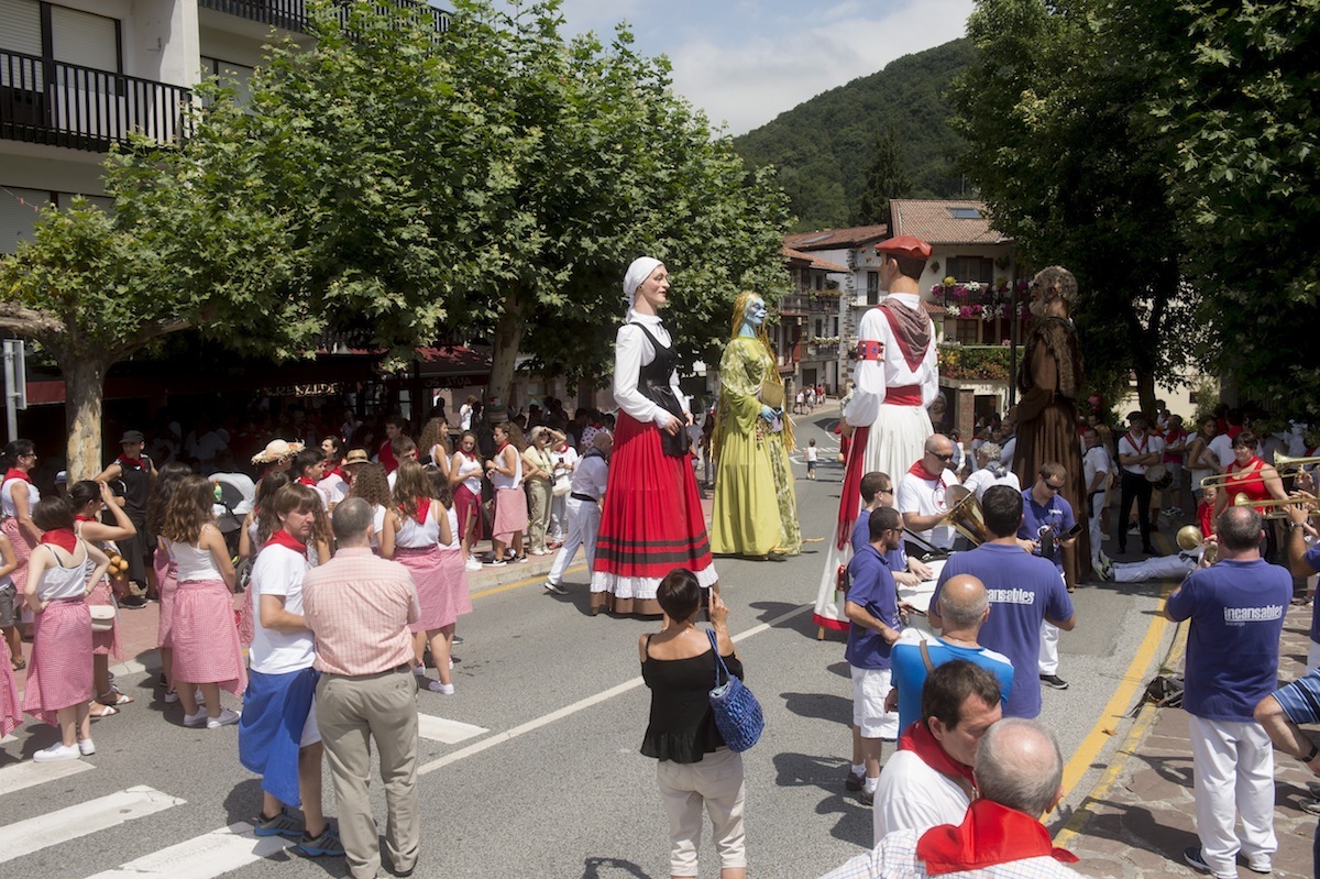 Erraldoi eta buruhaundiak Berako kaleetara iritsiko dira asteartean. (Iñigo URIZ | FOKU)