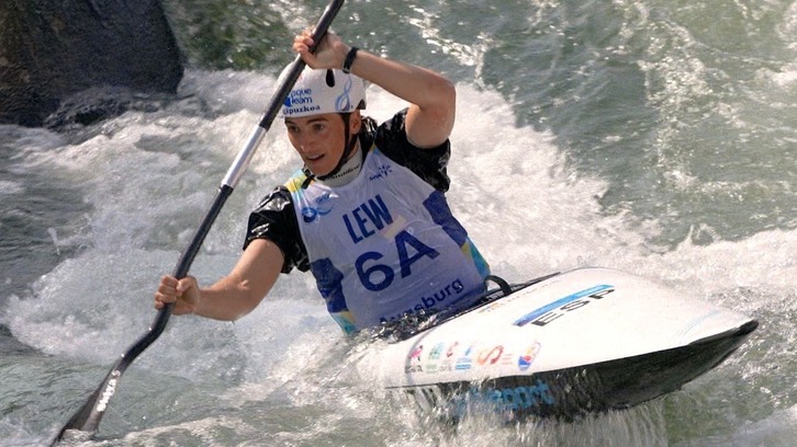 Pese a su reciente operación de hombro, Maialen Chourraut ha sido la mejor entre los palistas vascos en el inicio del Mundial.