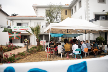 Une pétition en ligne “pour que Claude Olive prenne enfin des engagements sur la problématique du logement” a recueilli plus de 2 200 signatures.