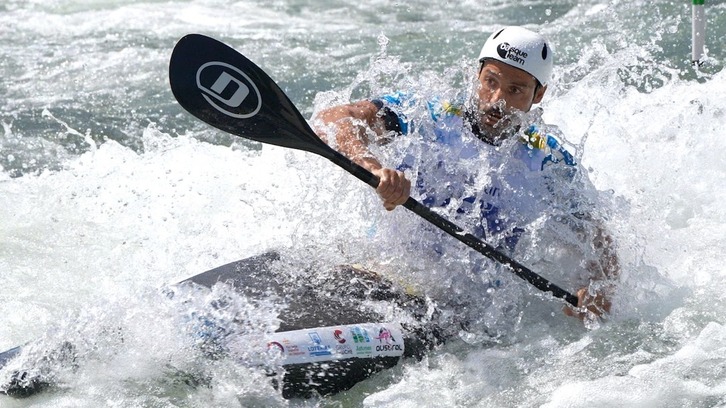 Joan Crespo donostiarra Augsburgoko kanalean lehiatzen. 