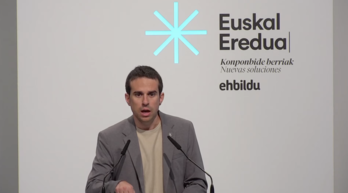 Pello Otxandiano, director de programa de EH Bildu, en la comparecencia de esta mañana.