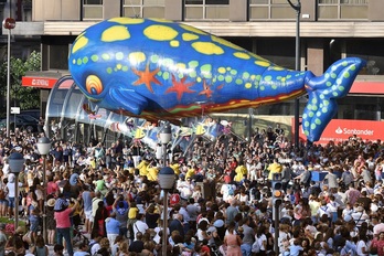Multitudinario Desfile de la Ballena antes de la pandemia. 