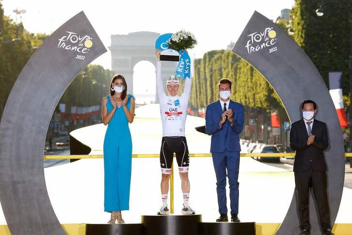 Tadej Pogacar vendrá con ganas de desquitarse tras no poder vestirse de amarillo en el podio de París.