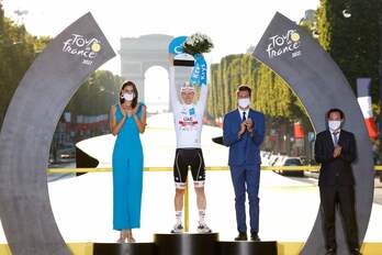 Tadej Pogacar vendrá con ganas de desquitarse tras no poder vestirse de amarillo en el podio de París.