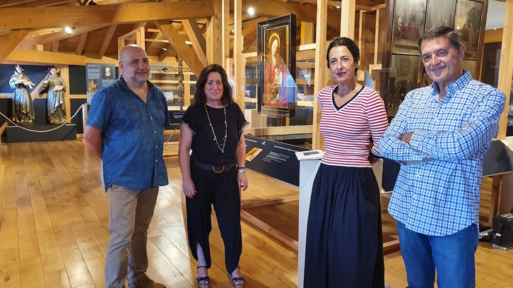 Aixa Gaztelu, Xabier Armendariz, Lorea Bilbao eta Anton Erkoreka, aurkezpen ekitaldian.