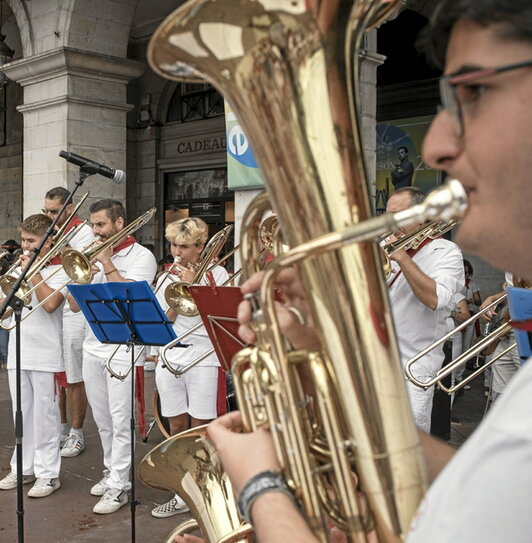 Urteurrena kari antolaturiko kontzertuetako bat.