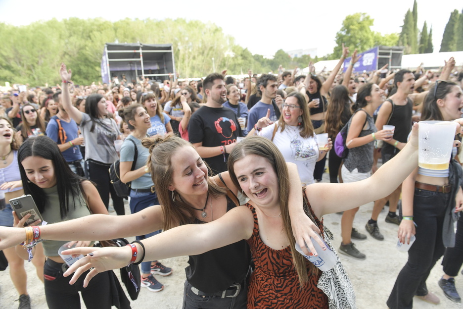 Si se trata de hacer bailar a su público, Huntza es un seguro de vida. Si se trata de hacer bailar a su público, Huntza es un seguro de vida.